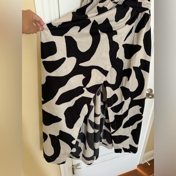 Abercrombie Women’s Black/Cream One Shoulder Cut Out Dress in Medium or Large - Picture 8 of 13